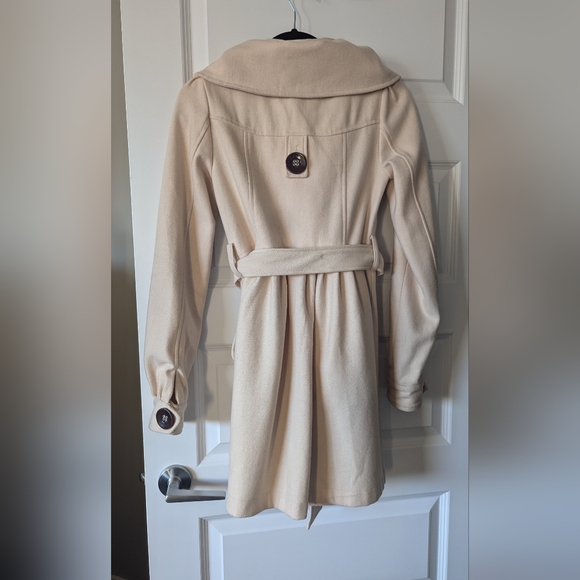 Costa Blanca Trench Coat - Picture 3 of 3